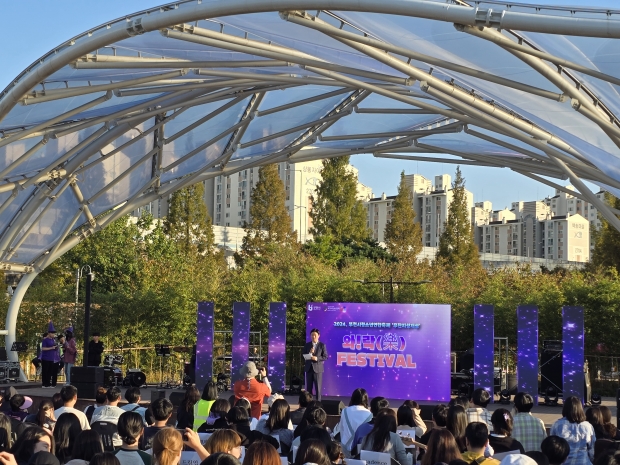 조용익 부천시장이 축사를 하고 있다