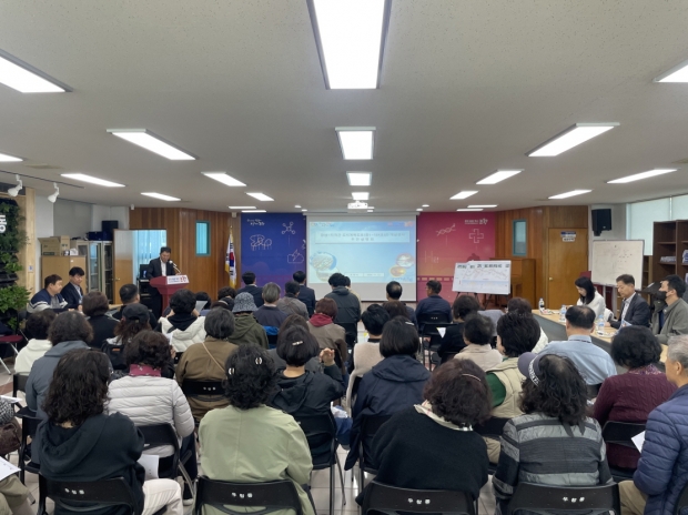포항시는 12일 우창동 행정복지센터에서 ‘장성~지곡간 도시계획도로 개설’ 주민설명회를 열었다.