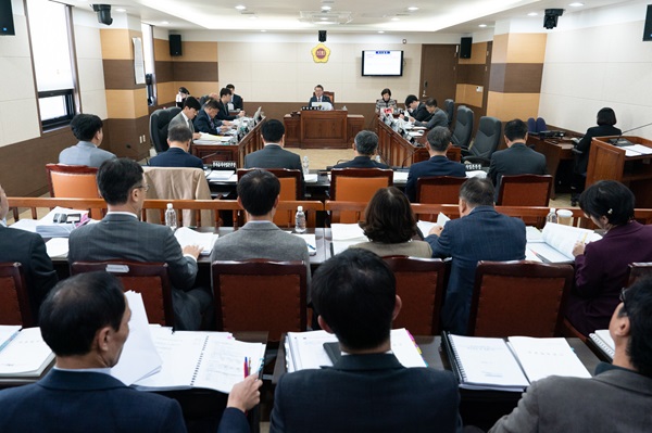 지난 11일 진행한 인천경제자유구역청 행정사무감사 (사진제공 인천시의회)