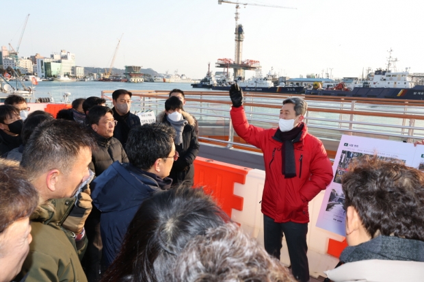 지난 1월 학산천 생태하천 복원 사업 현장 브리핑