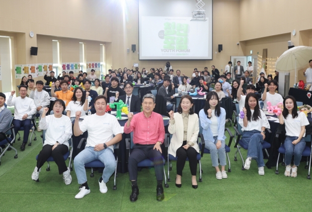 지난 4월 포항청춘센터&청년창업플랫폼에서 ‘청년 주도형 정주 환경, 포항에서 답을 찾다!’를 주제로 열린 청년 포럼.