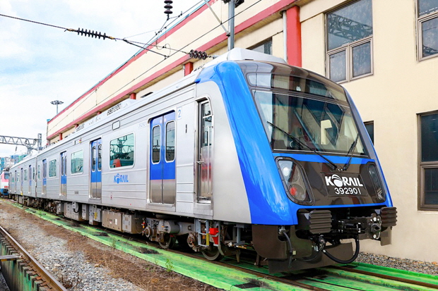 지난 14일 정식 운행을 시작한 광역전철 대경선 전동차 사진