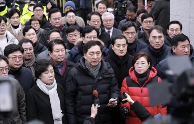 윤석열 대통령의 체포영장 유효기간 만료일인 6일, 한남동 대통령 관저 앞에 모여든 국민의힘 의원들/김기현 페이스북