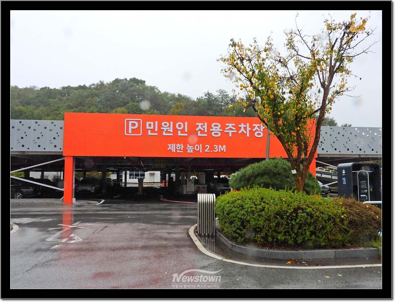 원주시청내 주차장