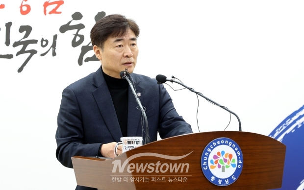 충청남도 김종수 인구전략국장이 2월 18일 도청 프레스센터에서 기자회견을 열고 ‘힘쎈충남 풀케어 돌봄정책 버전업’ 계획을 밝혔다.