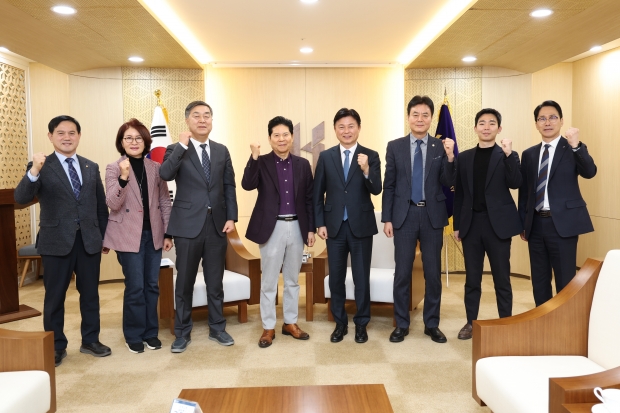 재단법인 선재교육문화장학재단 이사진과의 단체사진