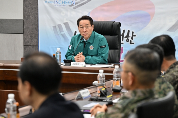 유정복 인천광역시장이 27일 시청 재난안전상황실에서 열린 '2025년 지방통합방위회의 및 1분기 통합방위협의회'에서 인사말을 하고 있다.
