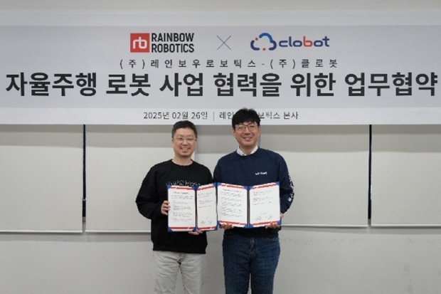 [좌) 이정호 레인보우로보틱스 대표이사, 우) 김창구 클로봇 대표이사]