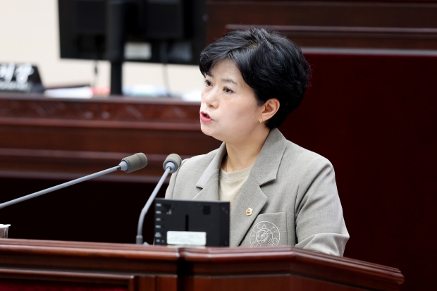 인천시의회 유승분 의원, 제301회 임시회 시정질의 모습