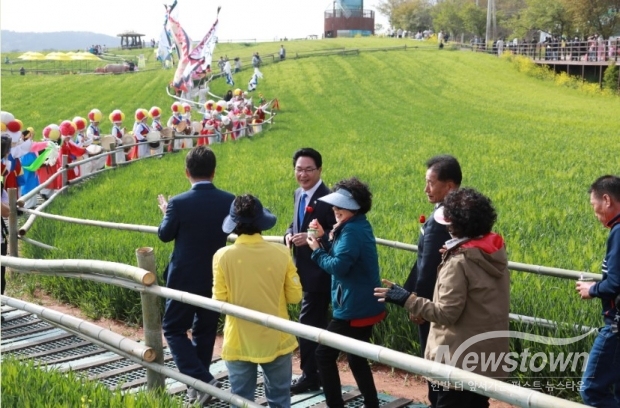 고창 청보리축제의 현장 / 사진=고창군청 제공