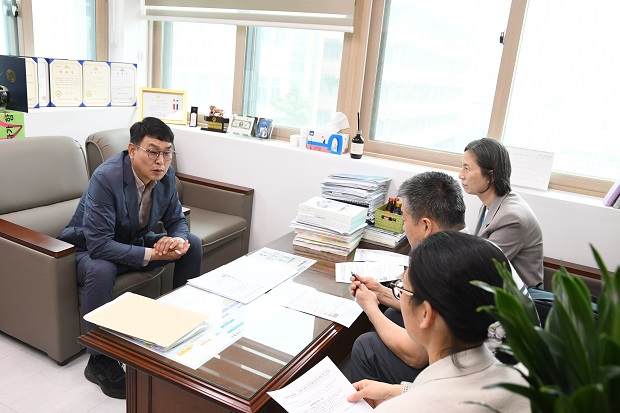 복지건설위원장실 – 왼쪽 첫 번째 김태계 위원장