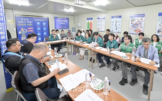 공주시의회가 지난 6월 5일 공주시 월송지구 경남 아너스빌 건설현장을 방문했다. 거주민들이 제기한 소음 피해 민원을 해소하기 위해 시공사 관계자들과 소통의 자리를 가졌다.