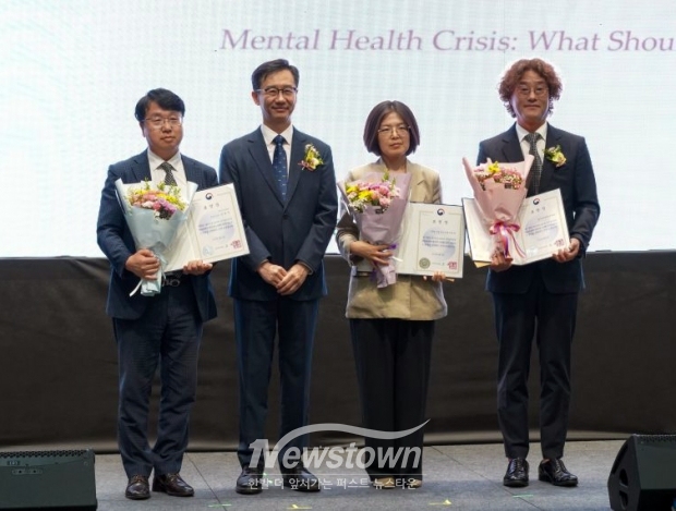 공주문화관광재단이 6월 13일 보건복지부장관표창 기관상을 수상했다.(사진/우측 김지광 대표이사)