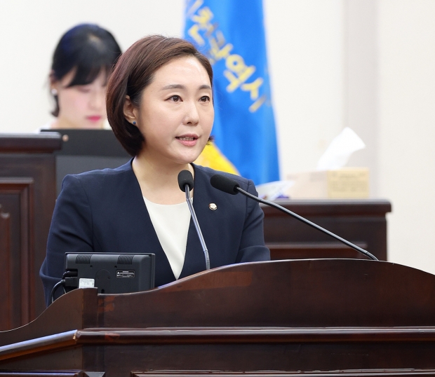 이연주 남동구의원이 본회의장에서 5분 자유발언을 하고 있다.