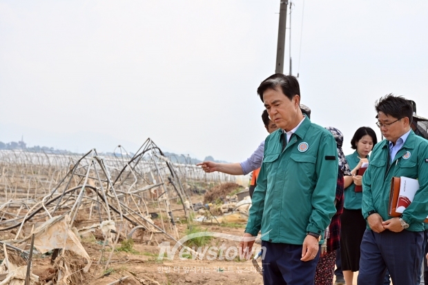 수해 현장을 살피는 김태흠 충남도지사