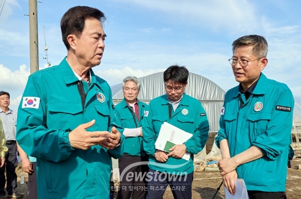 김범수 아산부시장(사진/우측)이 김태흠 충남도지사(사진/좌측)에게 “대규모 피해를 입은 아산시가 특별재난지역으로 지정될 수 있도록 적극 지원해 달라”고 요청하고, 반복되는 수해의 근본적 원인을 해결하기 위해 하천 개선복구사업의 조속한 반영도 함께 건의했다.