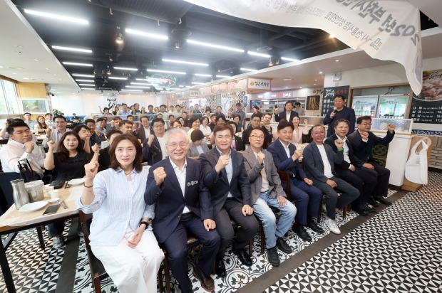 복달임 행사 기념 단체 사진