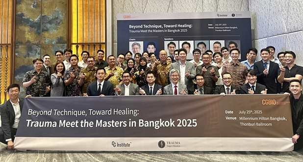 시지바이오 주최 ‘트라우마 밋 더 마스터 인 방콕 2025’ 현장 단체 사진