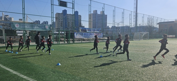 2025 유소년 축구 동계훈련 중이다/창원특례시