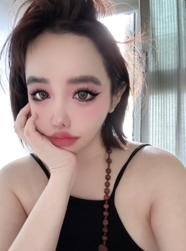 Park Bom SNS
