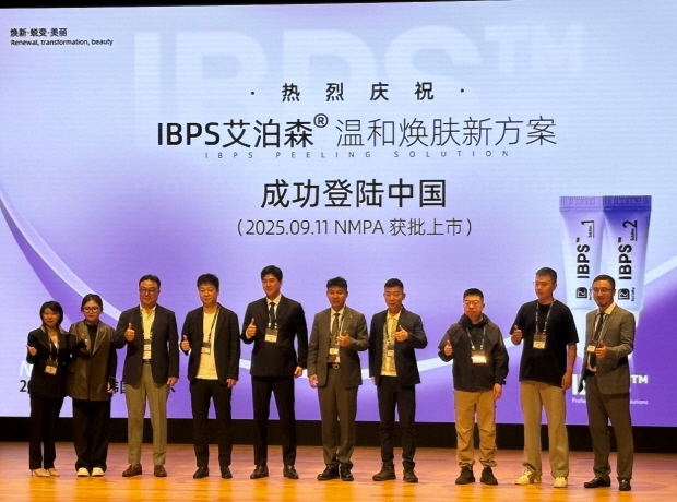 (좌측에서 다섯번째)이노진 박경진 영업이사와 중국 페이저(Feizer) 관계자들이 기념촬영을 하고 있다.