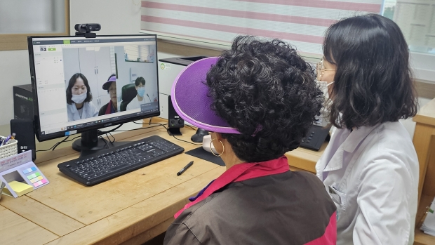고성군은  보건소 원거리 이동 없이 진료·처방·상담을 한 번에 모두 처리하는 사전 예방관리사업을 보건진료소 특수시책으로 추진하고 있다/경남고성군
