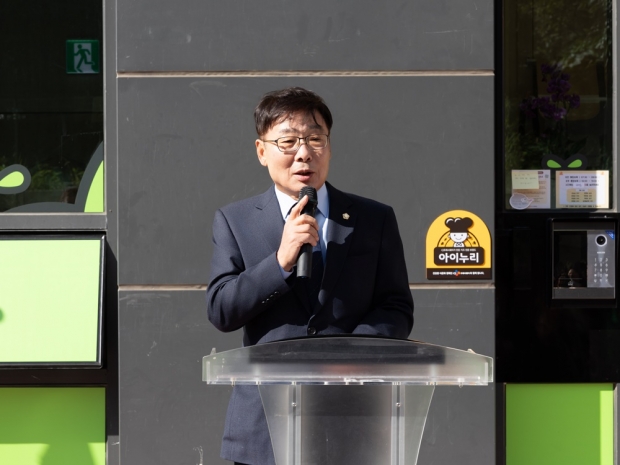 김병전 부천시의장이 축하 인사말을 전하고 있다.