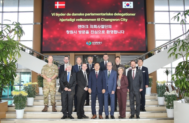 창원특례시는 덴마크 북대서양조약기구(NATO) 및 유럽안보협력기구(OSCE) 의원연맹 사절단이 6일 창원특례시를 찾았다/창원특례시