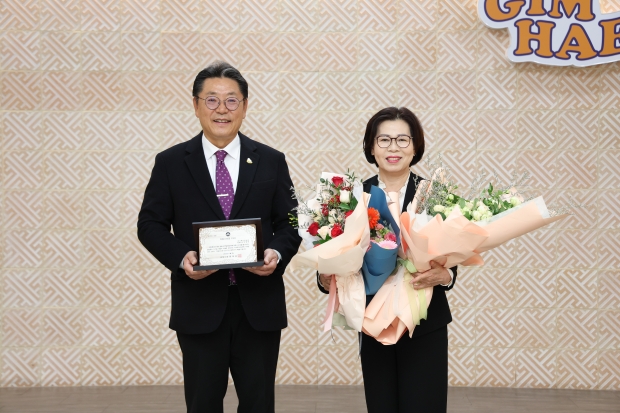 (주)벽산인슈로 지영란 대표, 11월 자랑스러운 김해 CEO상 수상/사진 김해시