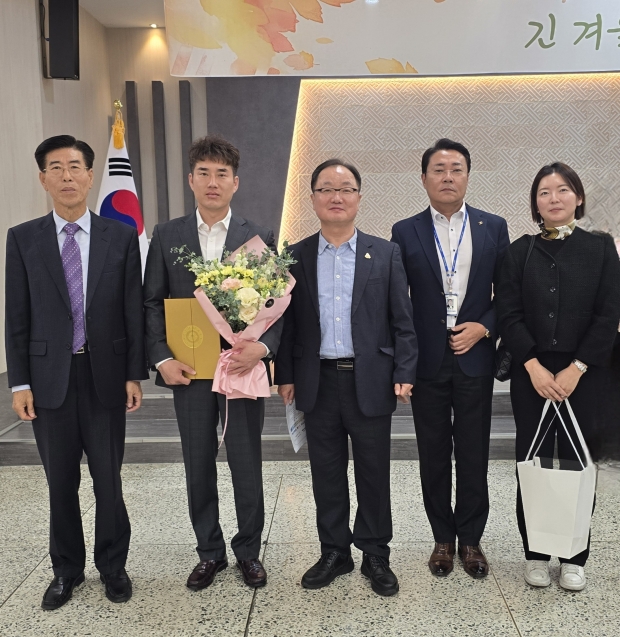 김해시도시개발공사, 유기준직원 생명구호 공로로 김해시장 표창/사진 김해시
