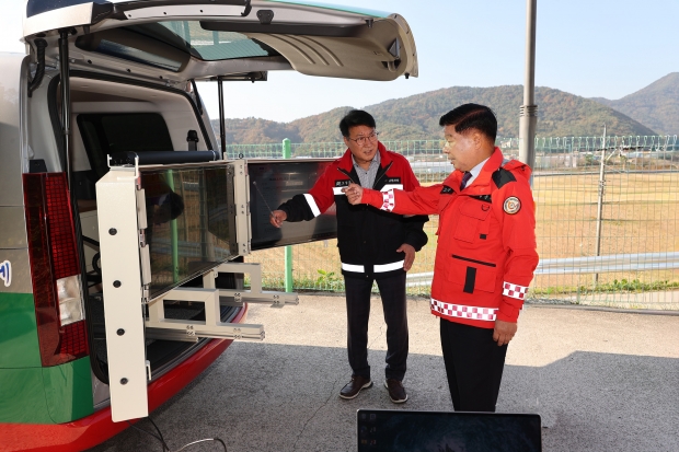 경남 고성군은 17일 고성읍 덕선리 산불대응센터에서 산불현장 지휘역량 강화 시연회를 개최했다/고성군