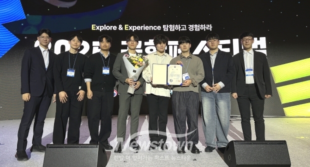 2025 공학페스티벌 ‘창의적 종합설계 경진대회’ 시상식에서 산업부장관상을 수상한 호서대학교 학생들(사진 / 좌측부터 송준영, 이진표, 주현종, 임성재, 전준호, 허찬민, 이관석, 박규선)