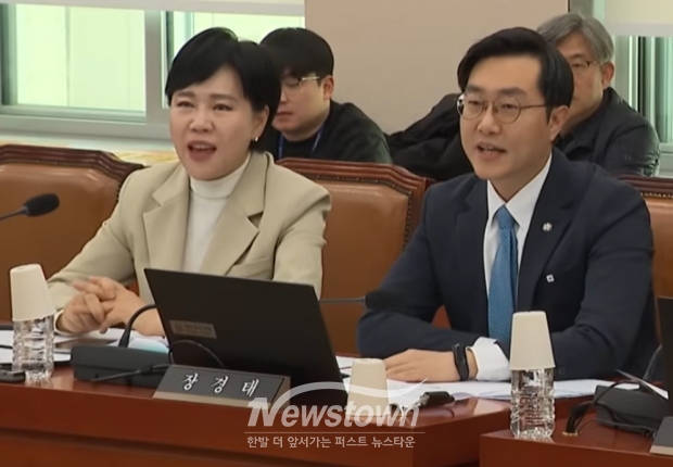 3일 국회 법제사법위원회에서 국회 여성 비서관 성추행 혐의를 받는 민주당 장경태 의원에 대한 국민의힘 의원들의 비판에 항의성 샤우팅을 함께 외치는 민주당 전현희 의원/국회방송 화면 캡처