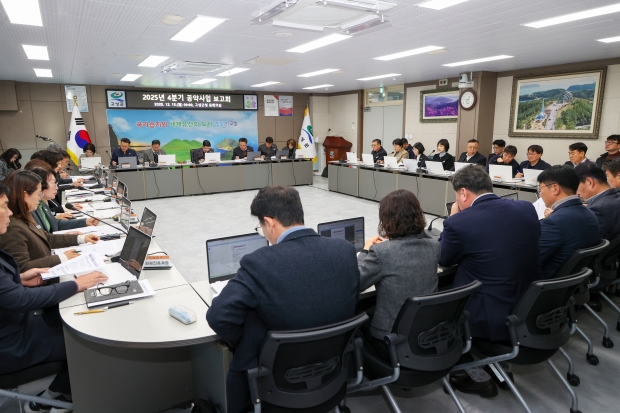 고성군은 지난 15일 군청 중회의실에서 ‘2025년 4분기 공약사업 보고회’를 개최했다/고성군