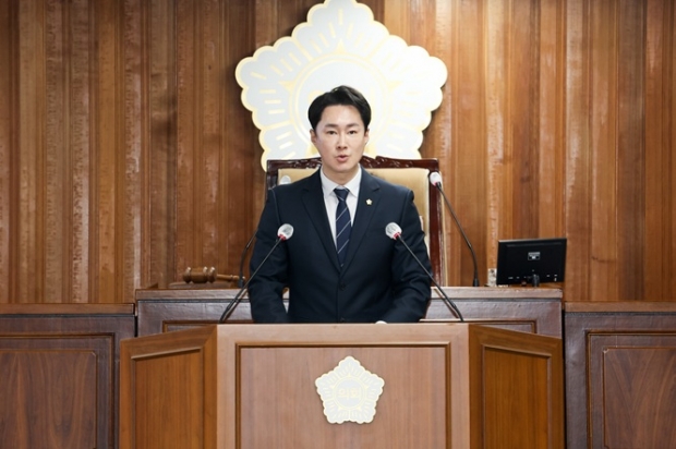 여재만 계양구의원이 자유발언을 하고 있다.