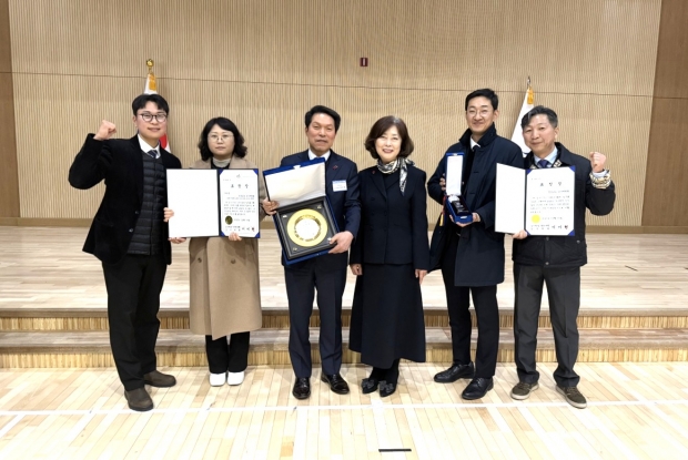 감사원 자체감사 활동평가 성과향상 최우수기관 표창수상/사진 경남도 제공