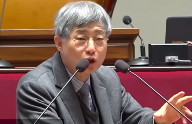 자료사진. 칼럼 내용과 직접 관련 없음. 지난 8일 고려대 법학전문대학원 장영수 교수가 현 정국의 가장 큰 논란이 된 내란에 대한 법리적 개념에 대해 설명하고 있다/TBC뉴스 화면 캡처