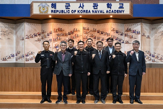 창원시가 24일 2026년 개최 예정인 ‘이순신방위산업전’의 성공적인 개최를 위한 협력 방안을 논의했다/창원특례시