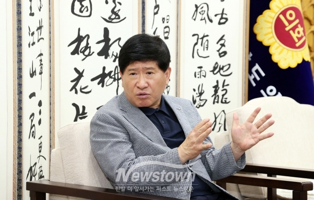 충청남도의회 홍성현 의장