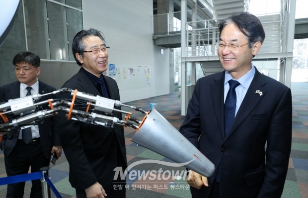 공립미래대학 방문(스즈키 케이지 학장(왼쪽), 이동환 고양특례시장(오른쪽))/고양시<br>