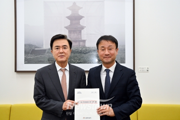 김태흠 충남도지사와 한병도 더불어민주당 원내대표