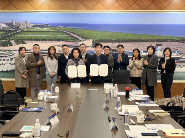 포항시는 지난 9일 중국 톈진국제크루즈모항 회의실에서 톈진크루즈요트협회와 크루즈 관광산업 활성화 및 영일만항 크루즈 기항을 위한 업무협약을 체결했다.