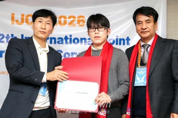 국제학술대회에서 우수논문상을 받은 호서대 반도체공학과 김광환 학생(사진 / 호서대학교 제공)