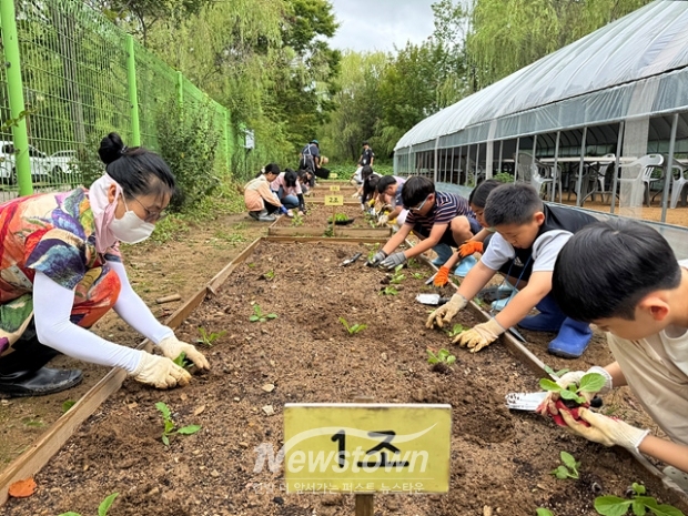 지난해 어린이농부학교 참여하는 어린이들의 모습 / 부천시