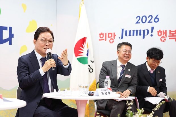 민생 간담회의에서 토론중인  박완수 도지사./사진 경남도제공