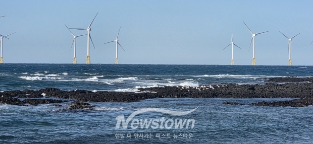 제주도 톤대섬 방파제 산책로 풍경사진
