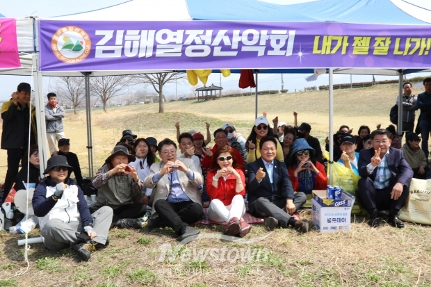 김해열정산악회 3월 정기산행/사진 김국진기자