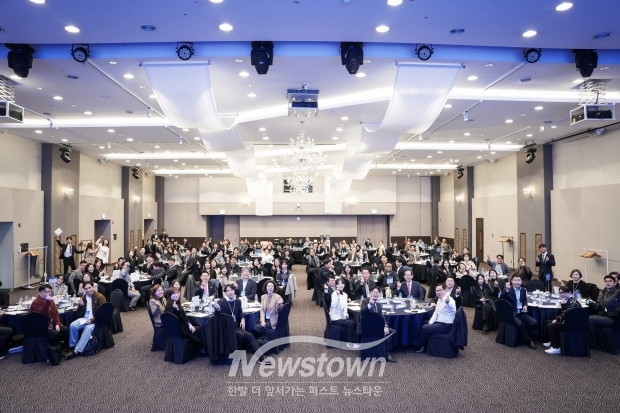 정례회의 참가자 단체 기념촬영 / 인천시