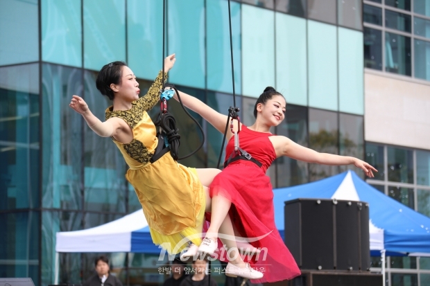 김해시립김영원미술관 개관식(퍼포먼스)/사진 김국진기자