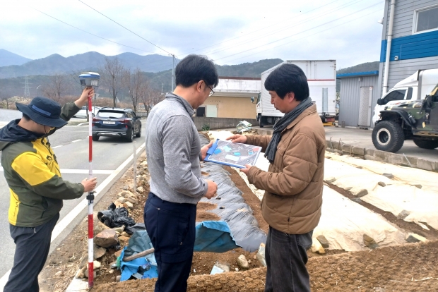 지적재조사 측량모습/사진 양산시제공